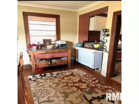 216 N Amos Ave, Springfield, IL 62702 photo 4