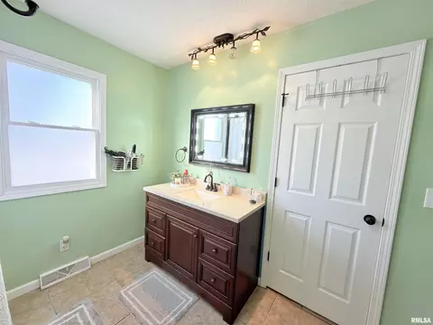 Bath - 3606 Sherman St, Springfield, IL 62703 photo 2 of 3