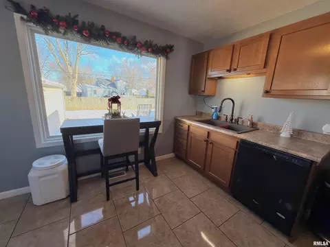 Kitchen - 3606 Sherman St, Springfield, IL 62703 photo 1 of 4