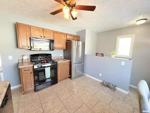 Kitchen - 3606 Sherman St, Springfield, IL 62703 photo 3 of 4