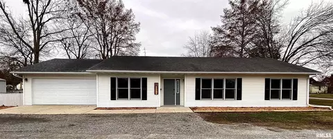 210 N State St, Christopher, IL 62822