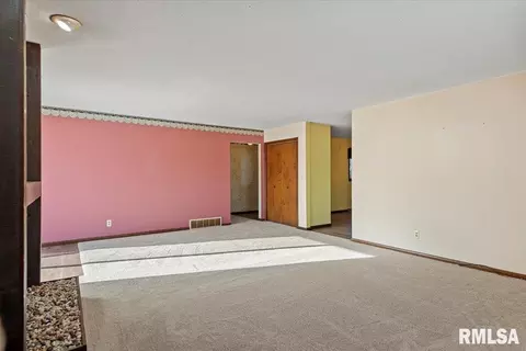 2540 Delaware Dr, Springfield, IL 62702 photo 3