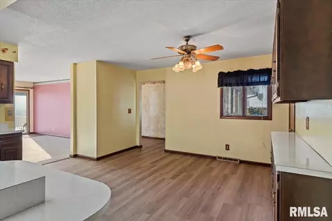 2540 Delaware Dr, Springfield, IL 62702 photo 6