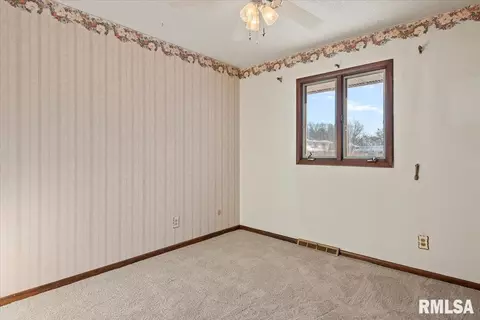 2540 Delaware Dr, Springfield, IL 62702 photo 18