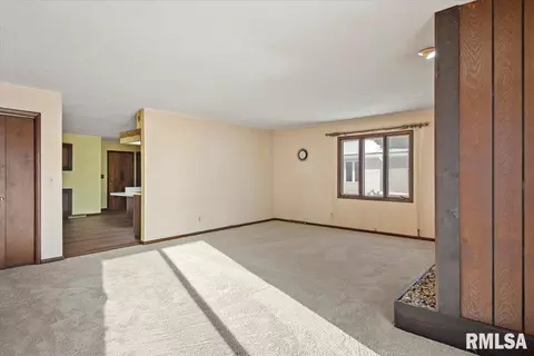 2540 Delaware Dr, Springfield, IL 62702 photo 4