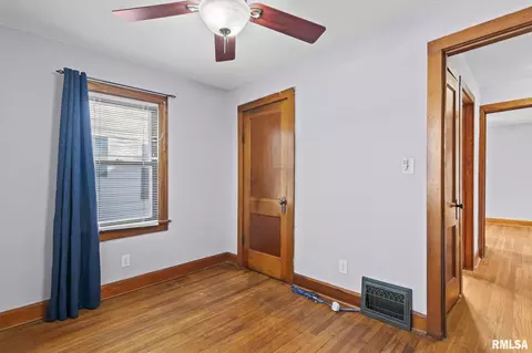 Bedroom - 235 N Illinois St, Springfield, IL 62702 photo 6 of 7