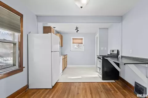 Kitchen - 235 N Illinois St, Springfield, IL 62702 photo 1 of 2