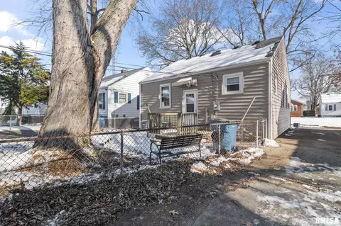 Exterior - 235 N Illinois St, Springfield, IL 62702 photo 4 of 6