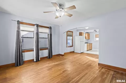 Living - 235 N Illinois St, Springfield, IL 62702 photo 3 of 4