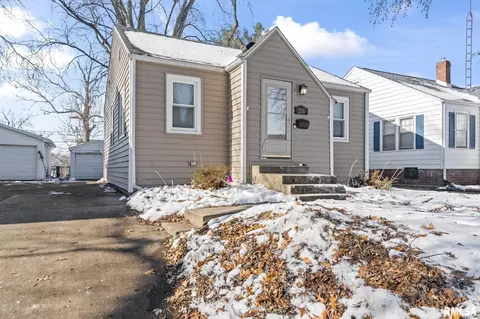 Exterior - 235 N Illinois St, Springfield, IL 62702 photo 3 of 6