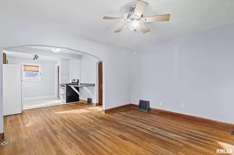 Living - 235 N Illinois St, Springfield, IL 62702 photo 4 of 4