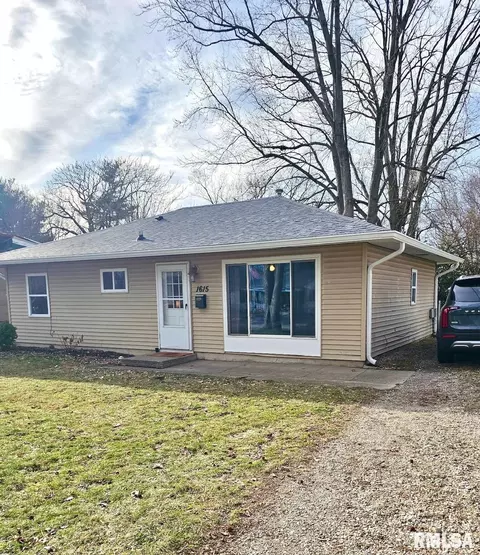 1615 Elmwood St, Jacksonville, IL 62650