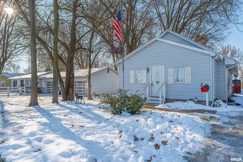 1503 Pekin St, Lincoln, IL 62656