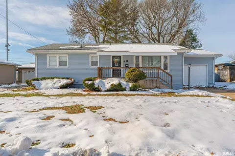 11 Tulip Dr, Lincoln, IL 62656