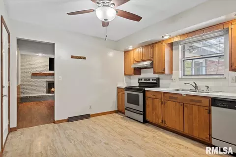 Entry Way - 29 Belhaven Dr, Springfield, IL 62704 photo 1 of 3