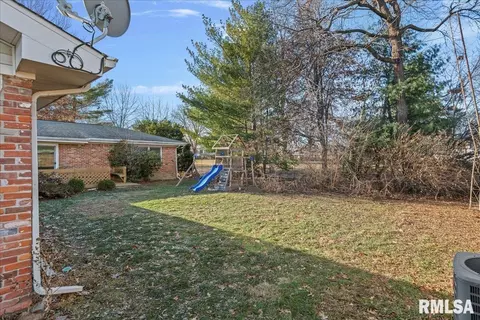 Exterior - 29 Belhaven Dr, Springfield, IL 62704 photo 1 of 4