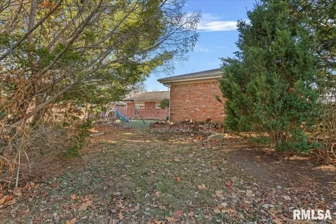 Exterior - 29 Belhaven Dr, Springfield, IL 62704 photo 4 of 4