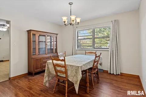 Dining - 29 Belhaven Dr, Springfield, IL 62704 photo 1 of 1