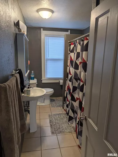 Bath - 608 W Calhoun St, Macomb, IL 61455 photo 1 of 2
