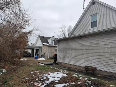 Exterior - 608 W Calhoun St, Macomb, IL 61455 photo 2 of 3