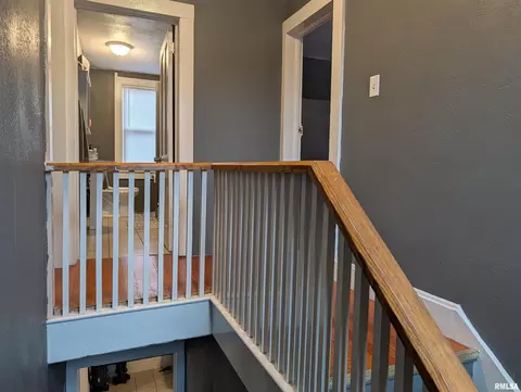 Entry Way - 608 W Calhoun St, Macomb, IL 61455 photo 2 of 3