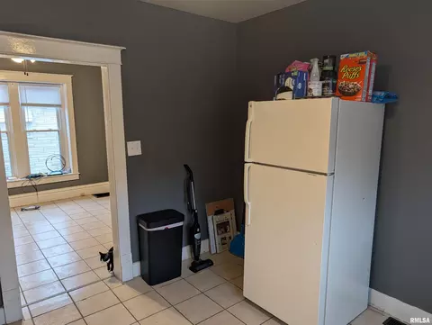 Entry Way - 608 W Calhoun St, Macomb, IL 61455 photo 1 of 3