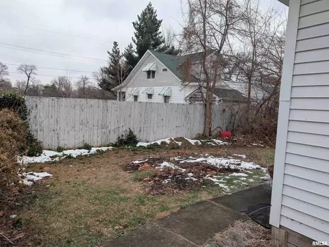 Exterior - 608 W Calhoun St, Macomb, IL 61455 photo 3 of 3