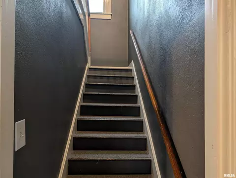 Entry Way - 608 W Calhoun St, Macomb, IL 61455 photo 3 of 3
