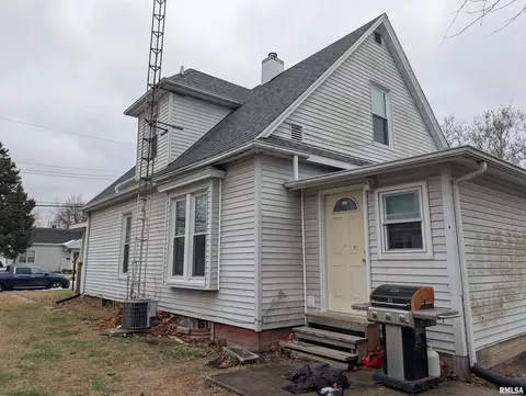Exterior - 608 W Calhoun St, Macomb, IL 61455 photo 1 of 3