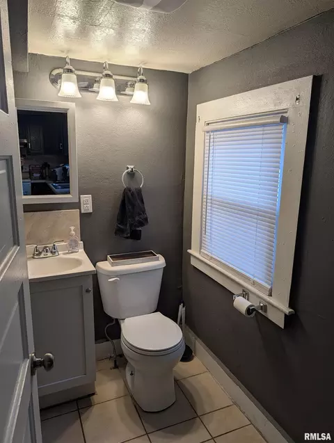 Bath - 608 W Calhoun St, Macomb, IL 61455 photo 2 of 2