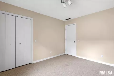 Bedroom - 3131 Turning Mill Dr, Springfield, IL 62704 photo 5 of 7