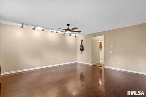 Living - 3131 Turning Mill Dr, Springfield, IL 62704 photo 2 of 5