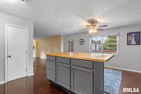 Entry Way - 3131 Turning Mill Dr, Springfield, IL 62704 photo 2 of 2