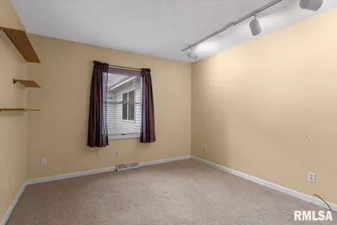 Bedroom - 3131 Turning Mill Dr, Springfield, IL 62704 photo 6 of 7