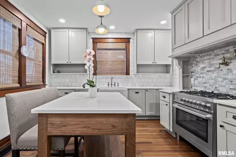 Kitchen - 1023 Broadway St, Lincoln, IL 62656 photo 5 of 5