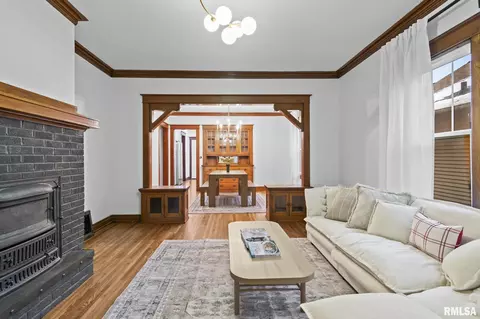 Living - 1023 Broadway St, Lincoln, IL 62656 photo 1 of 2
