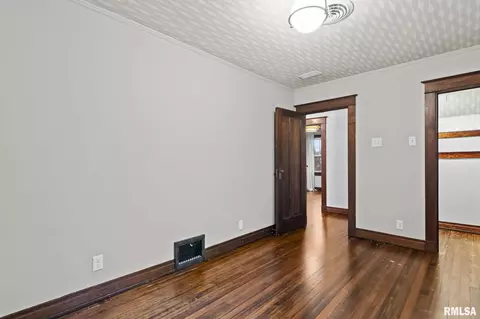 Bedroom - 1023 Broadway St, Lincoln, IL 62656 photo 4 of 9