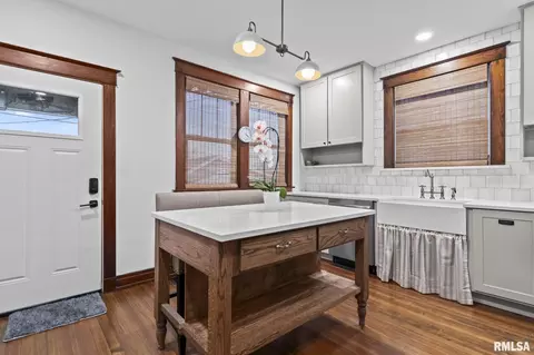 Kitchen - 1023 Broadway St, Lincoln, IL 62656 photo 3 of 5
