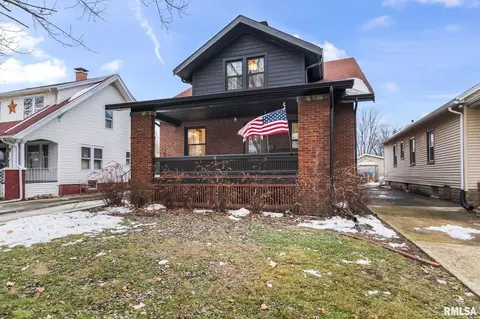 Exterior - 1023 Broadway St, Lincoln, IL 62656 photo 2 of 7