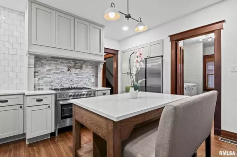 Kitchen - 1023 Broadway St, Lincoln, IL 62656 photo 4 of 5