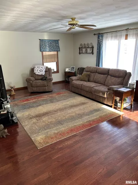 Living - 180 Etherton Ln, Springfield, IL 62712 photo 1 of 3