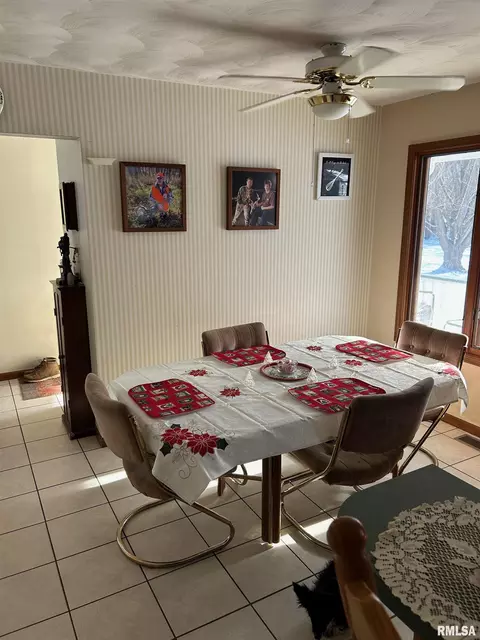 Dining - 180 Etherton Ln, Springfield, IL 62712 photo 1 of 1