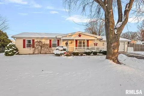 1005 N Park Ave, Chatham, IL 62629
