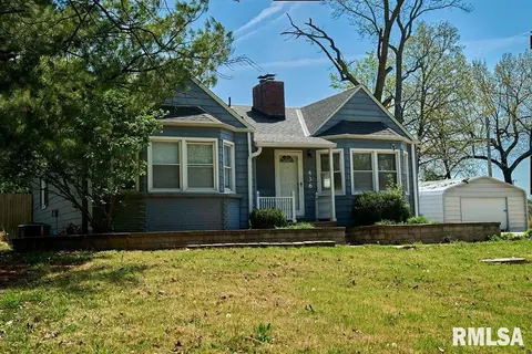 436 E Hickory Grv, Quincy, IL 62305