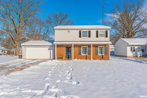 216 Rochelle Ave, Lincoln, IL 62656