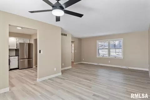 18 Dean Park Rd, Springfield, IL 62707 photo 9