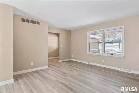 18 Dean Park Rd, Springfield, IL 62707 photo 8