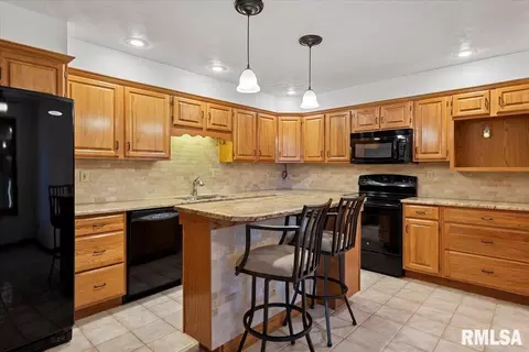 2553 Chapel Hill Dr, Springfield, IL 62702 photo 15