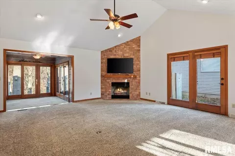 2553 Chapel Hill Dr, Springfield, IL 62702 photo 4