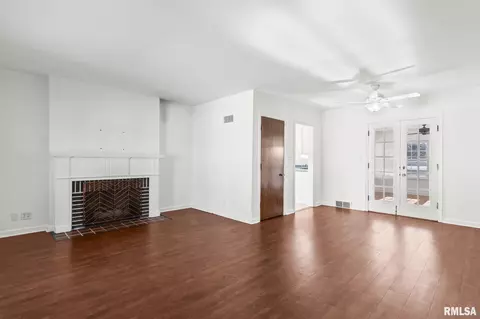 Living - 1532 W Edwards St, Springfield, IL 62704 photo 1 of 5